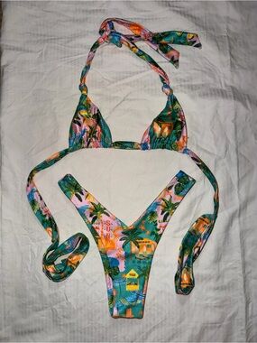Kulani Kinis Sunlit Spritz Bikini set Small top Medium bottom